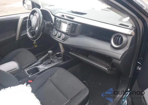 2018 Toyota Rav4 Le z USA, uszkodzony, nr VIN JTMBFREV2JJ717396